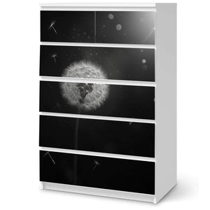 Möbelfolie IKEA Malm Pusteblume – stilvolles Schwarz-Weiß-Motiv mit Leichtigkeit - Sunnywall - Individualität trifft Design