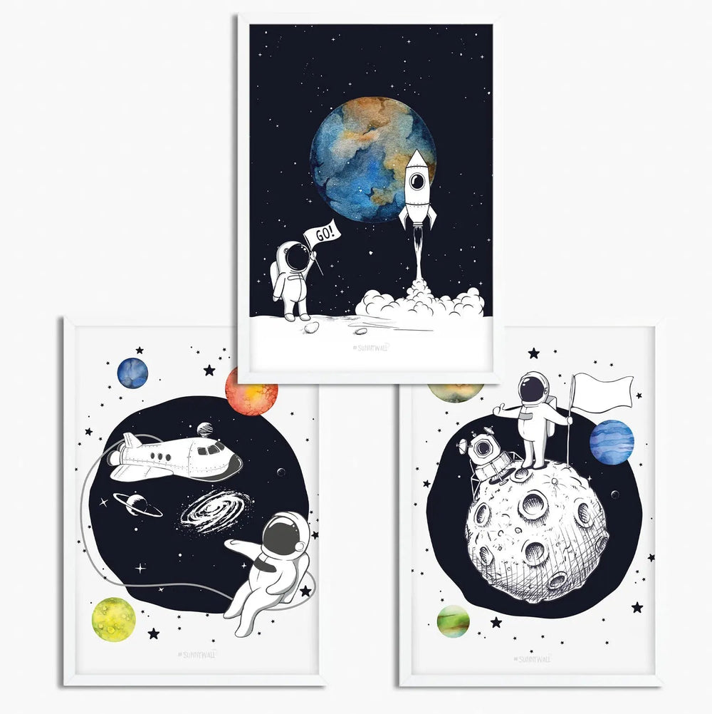 Poster Astronaut Kinderzimmer 3er Set mit Rakete Planeten & Weltraum Deko - Sunnywall - Individualität trifft Design