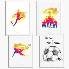 Poster Fussball Set 4-teilig Ein Herz ein Team Spieler Kinderzimmer Deko - Sunnywall - Individualität trifft Design