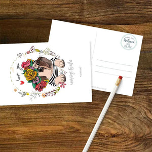 Süße Postkarte Mops – Blumengrüße mit Mops und Love you Schriftzug - Sunnywall - Individualität trifft Design