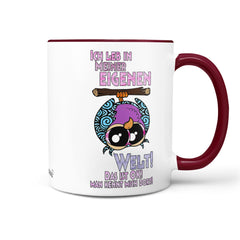 Tasse Eigene Welt – Lustige Eulen-Tasse mit Spruch „Man kennt mich dort“ – Rot - Sunnywall - Individualität trifft Design