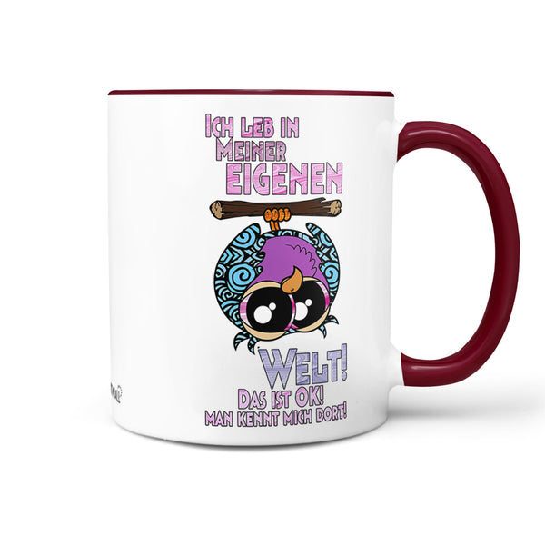 Tasse Eigene Welt – Lustige Eulen-Tasse mit Spruch „Man kennt mich dort“ – Rot - Sunnywall - Individualität trifft Design