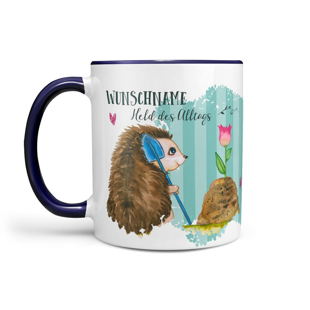 Tasse Held des Alltags – Igel mit Wunschname und blauer Henkel - Sunnywall - Individualität trifft Design