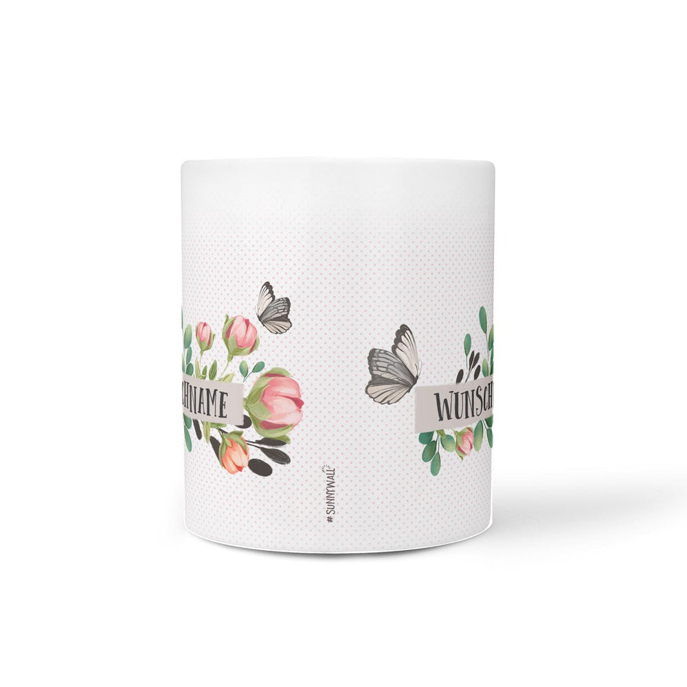 Tasse mit Name – weiße Tasse mit Blumenbanner und Schmetterlingen - Sunnywall - Individualität trifft Design