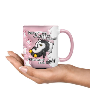 Tasse Spruch Kaffeetasse Kaffee kaputt! Ich bin immer noch müde! Pinguin - rosa - Sunnywall - Individualität trifft Design