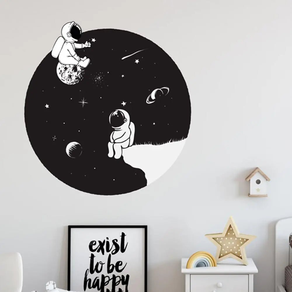 Wandtattoo Astronaut Kinderzimmer – Stilvoller Mondkreis mit moderner Weltraum-Szene - Sunnywall - Individualität trifft Design