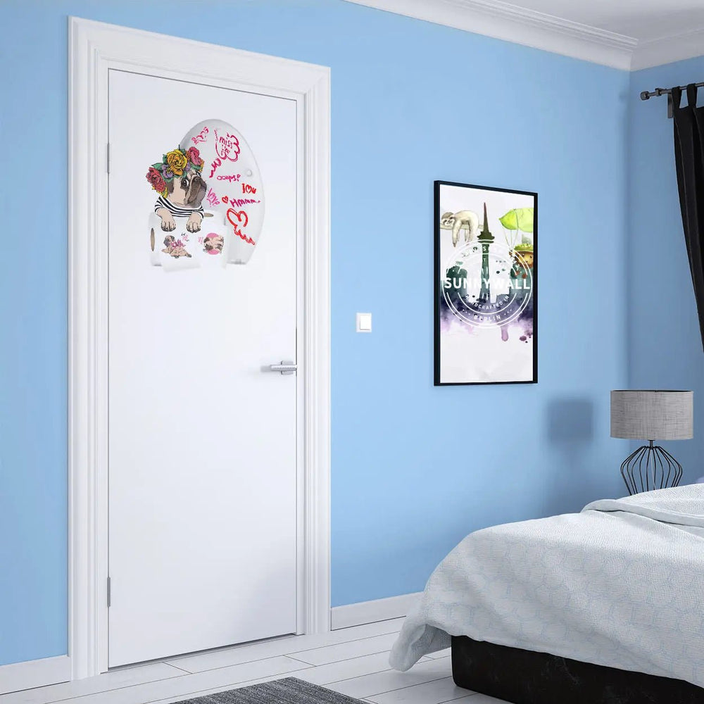 Wandtattoo Aufkleber Mops Lounge mit Blumenkranz WC Aufkleber Türaufkleber Toilettenpapier - Sunnywall - Individualität trifft Design