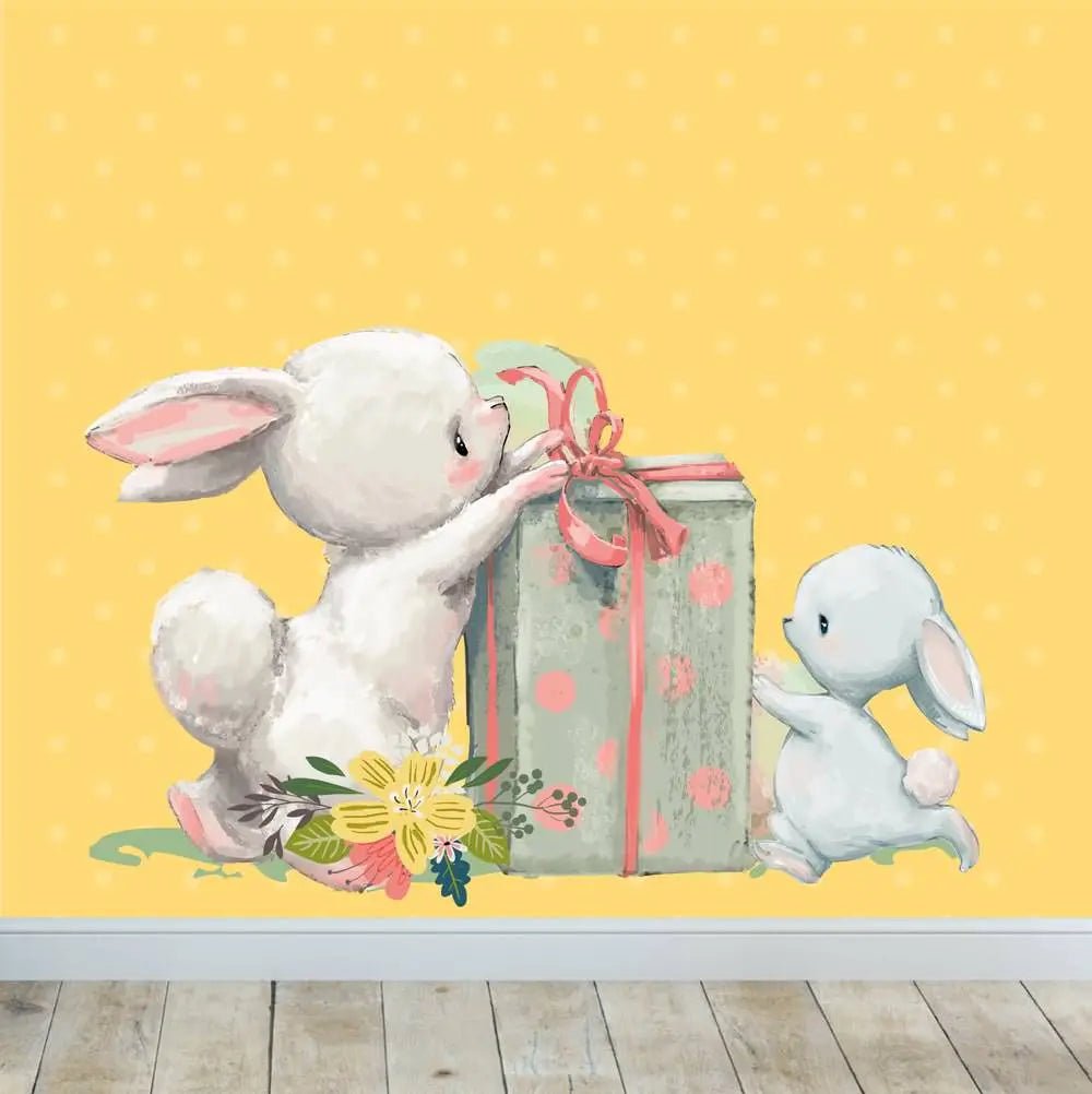 Wandtattoo Hasen Kinderzimmer – Niedliche Hasen mit Geschenk - Sunnywall - Individualität trifft Design