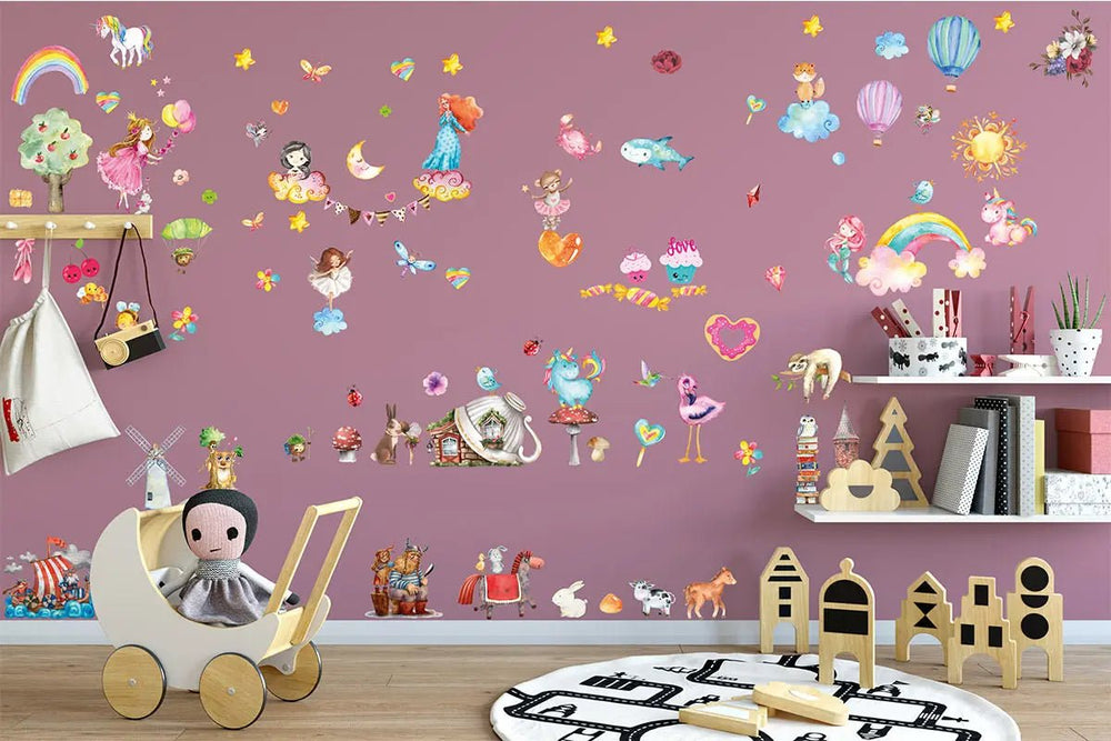 Wandtattoo Mädchen Kinderzimmer – bunter Mix aus Spielzeug, Tieren & Herzmotiven - Sunnywall - Individualität trifft Design