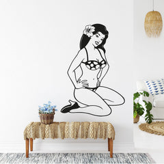Wandtattoo Pin Up Girl Hawaiian Retro Bikini Girl mit Hibiskus - Sunnywall - Individualität trifft Design