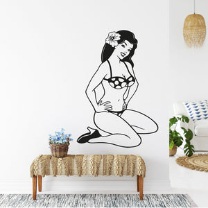 Wandtattoo Pin Up Girl Hawaiian Retro Bikini Girl mit Hibiskus - Sunnywall - Individualität trifft Design