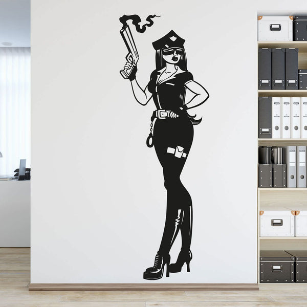 Wandtattoo Pin Up Girl Polizistin Retro Style – Sexy Cop Girl als Wanddeko - Sunnywall - Individualität trifft Design