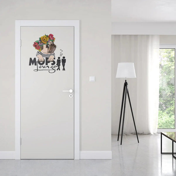 Wandtattoo Pipi Lounge Mops – Lustiger WC-Aufkleber mit Blumenkranz - Sunnywall - Individualität trifft Design