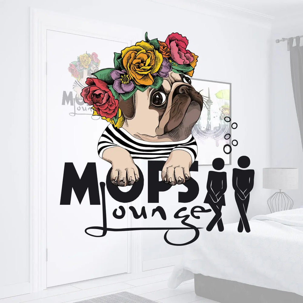 Wandtattoo Pipi Lounge Mops – Lustiger WC-Aufkleber mit Blumenkranz - Sunnywall - Individualität trifft Design