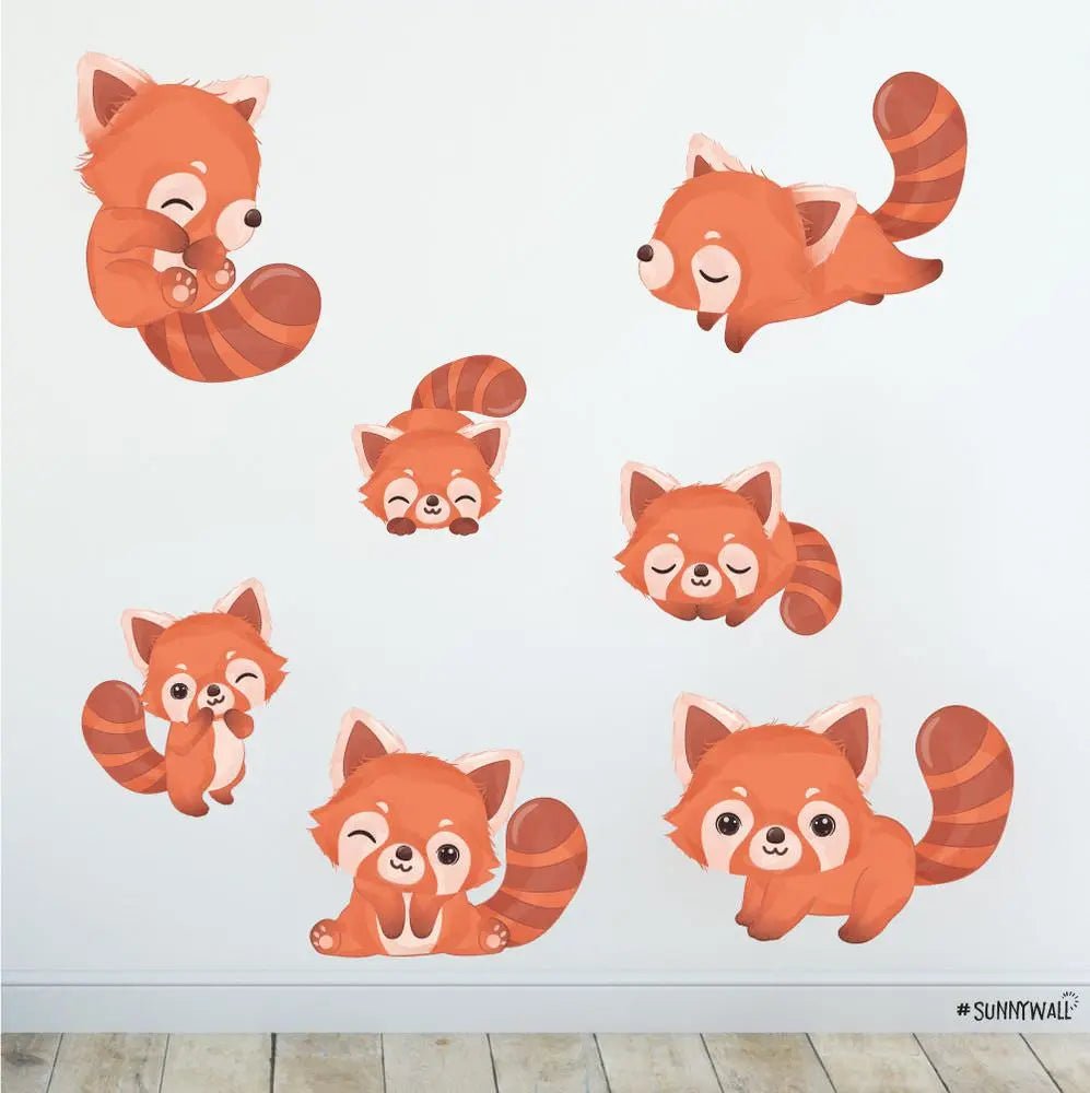 Wandtattoo Roter Panda Kinderzimmer – süßer Kletterfreund mit Herz - Sunnywall - Individualität trifft Design