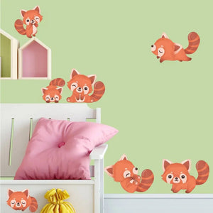 Wandtattoo Roter Panda Kinderzimmer – süßer Kletterfreund mit Herz - Sunnywall - Individualität trifft Design