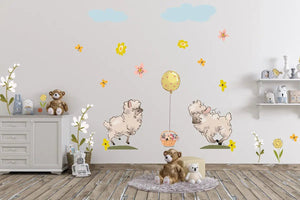 Wandtattoo Schaf Kinderzimmer – Verspieltes Lamm auf bunter Blumenwiese - Sunnywall - Individualität trifft Design