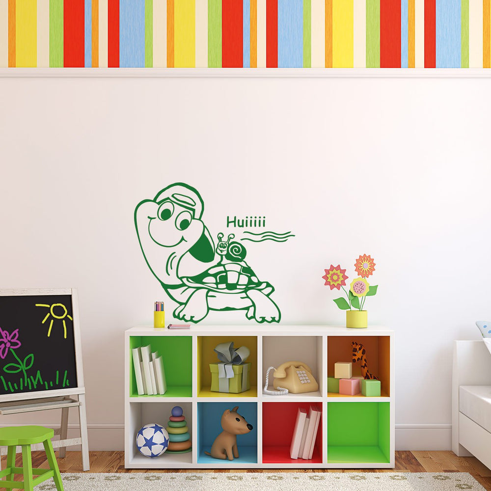 Wandtattoo Schildkröte mit Cappy und Schnecke | Wandaufkleber für Kinderzimmer - Sunnywall - Individualität trifft Design
