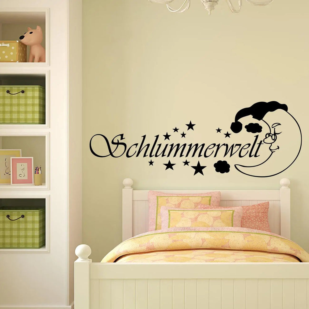 Wandtattoo Schlummerwelt Mond mit Mütze und Spruch Kinderzimmer Deko - Sunnywall - Individualität trifft Design