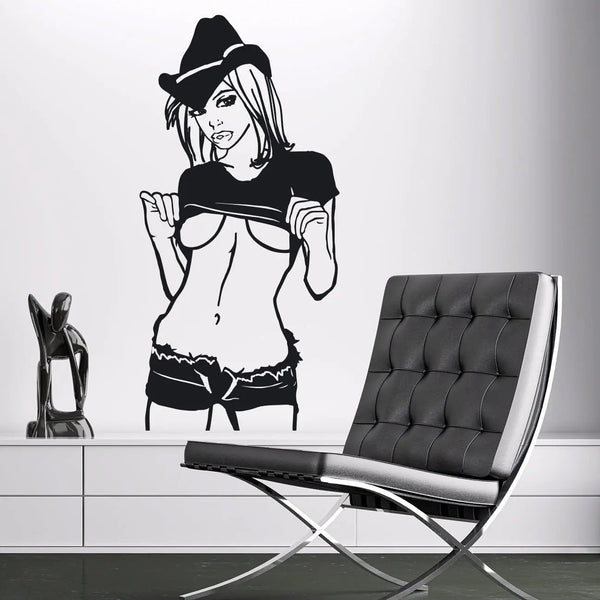 Wandtattoo Sexy Comic Frau – Provokantes Pin-up Motiv im Western-Stil - Sunnywall - Individualität trifft Design