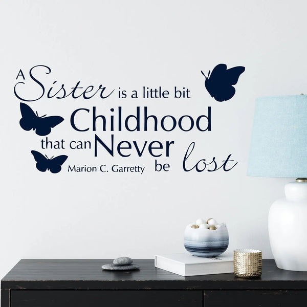 Wandtattoo Sister Spruch – A Sister is a little bit Childhood that can Never be Lost - Sunnywall - Individualität trifft Design