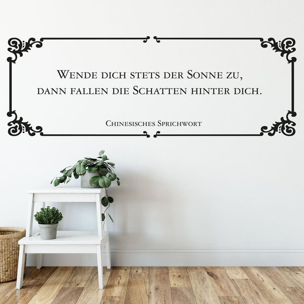 Wandtattoo Zitat - Wende stets der Sonne zu, dann fallen die Schatten hinter Dich - Chinesisches Sprichwort - Sunnywall - Individualität trifft Design